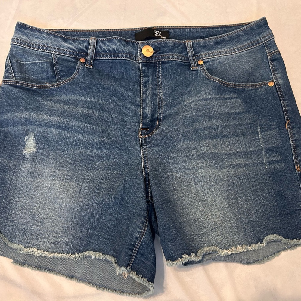 1822 Denim Blue Jean Shorts Distressed Mid-Thigh